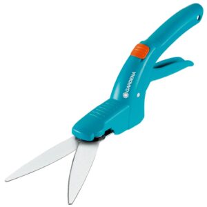 Keep your lawn looking tidy with the GARDENA Classic Grass Shear