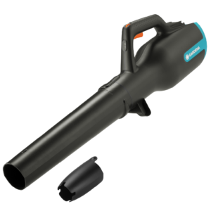 This Gardena blower features a detachable nozzle for targeted debris removal